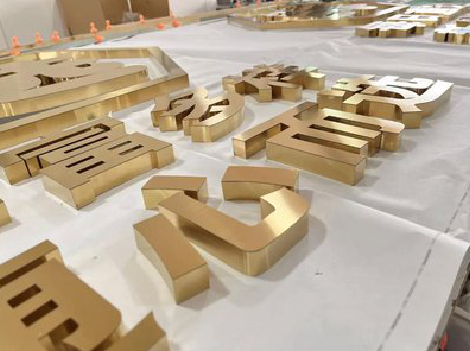 盐边拉丝不锈钢字的特点。