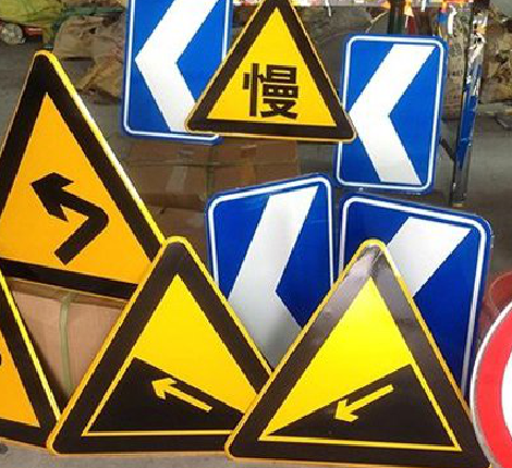 盐边标识标牌中颜色的确定是很重要的。