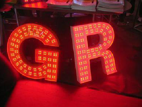 盐边LED发光字常见的安装误区。